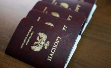 NATO-ja dënoi Moskën për njohjen e pasaportave të rebelëve në Ukrainë