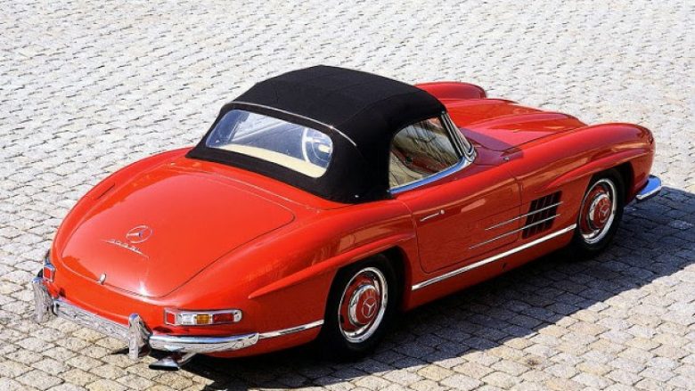 Mercedes 300SL Roadster feston ditëlindjen e 60-të (Foto)