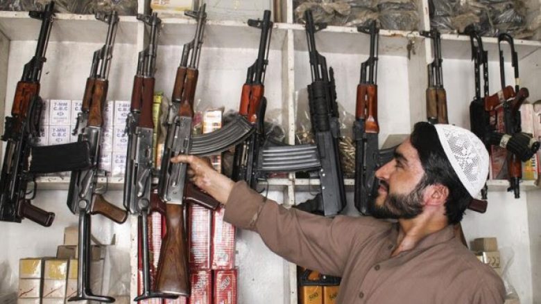 Pakistani burim i armëve më të lira