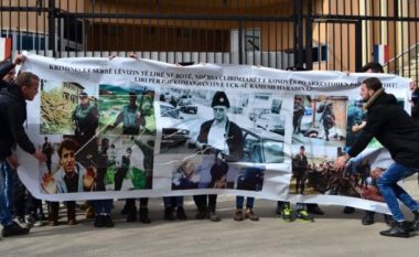 Studentët aksion simbolik para ambasadës së Francës, kërkojnë lirimin e Haradinajt