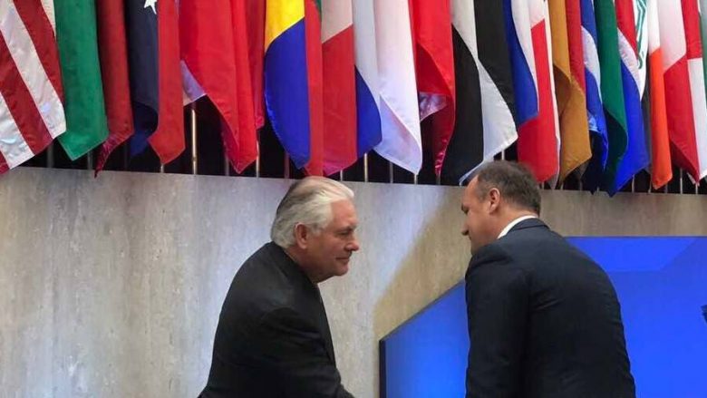 Hoxhaj takon Sekretarin Tillerson në Washington