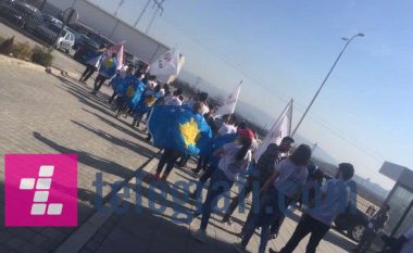 Studentët e AAB-së në përkrahje të Përfaqësueses së Kosovës, nisen drejt Shkodrës (Foto/Video)