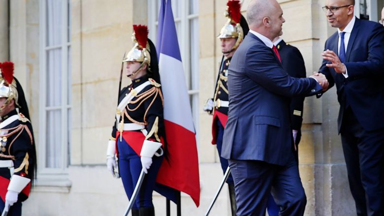 Rama nderohet në Francë “Komandant i Legjionit të Nderit”
