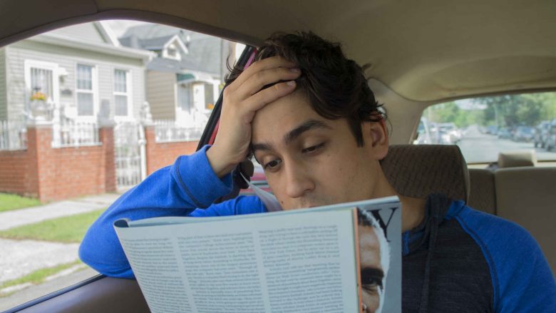 Përse ndjeheni të sëmurë kur jeni duke provuar të lexoni në veturë?