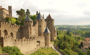 Carcassonne në Francë, ndër qytetet më të bukura mesjetare (Video)