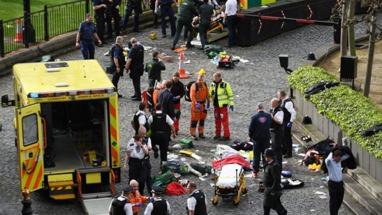 Publikohen pamjet e sulmuesit në Londër (Foto)