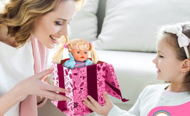 A ndihmojnë vërtet kukullat që flasin në zhvillimin e aftësisë së të folurit te fëmijët?