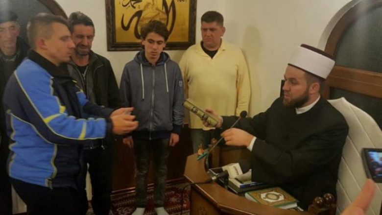 Kryeimami i Novi Pazarit: Konvertimi i familjes serbe në islam, kjo është e vërteta
