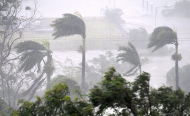 Cikloni përbindësh godet Australinë – gjendje alarmante, mijëra të evakuuar (Video)