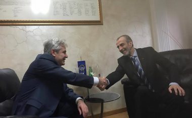 Ahmeti dhe ambasadori Jazbec biseduan për krizën politike në Maqedoni