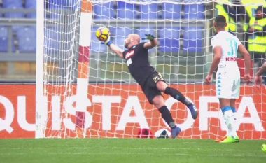Pritja spektakolare e Reinas në minutën e 93-të që i dha fitoren Napolit ndaj Romës (Video)