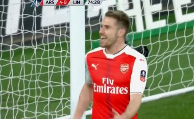 Dy gola të shpejtë nga Arsenali ndaj Lincolnit – Sanchez nga distanca, Ramsey futet me top në portë (Video)
