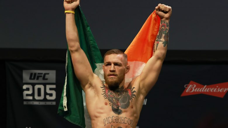 McGregor: Do ta shokoj botën e boksit, të gjithë do t’i hanë fjalët e tyre (Video)