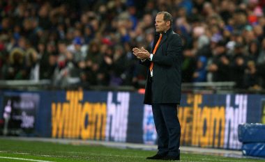 Holanda shkarkon trajnerin