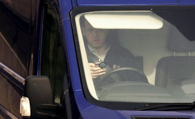 Dënime të rrepta për shoferët që përdorin telefonin derisa janë duke vozitur (Foto)