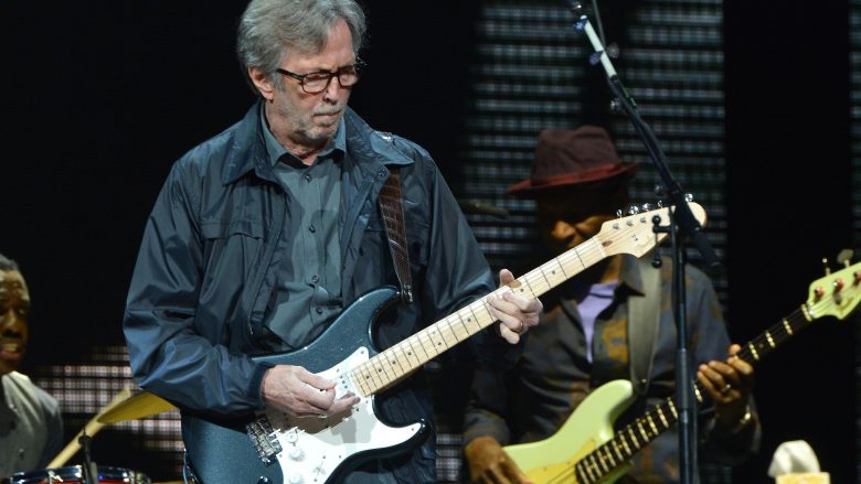 Clapton anulon koncertet për shkak të sëmundjes