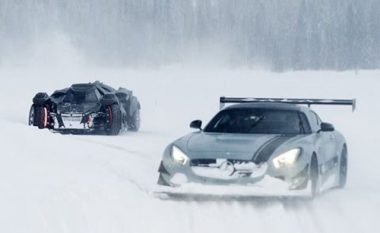 Gara e super-veturave dhe Batmobile në borë (Video)