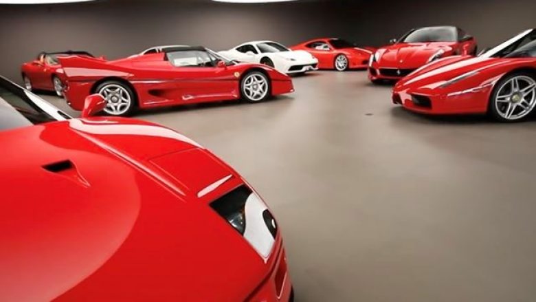 Garazhi sekret me koleksionin enorm të makinave Ferrari (Video)