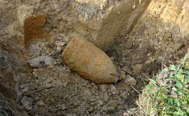 Maqedoni: Duke punuar tokën, gjen një granatë të pa shpërthyer