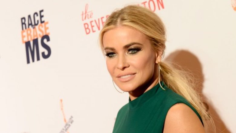 Carmen Electra vazhdon të duket joshëse përkundër moshës (Foto)