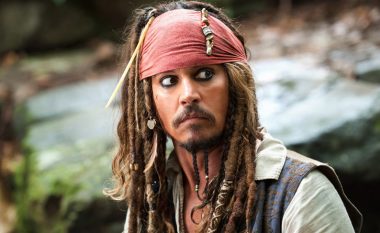 Jack Sparrow lufton për jetën e tij në vazhdimin e pestë të “Pirates of the Caribbean” (Video)
