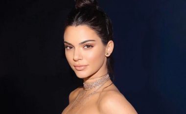 Ndryshimet e Kendall Jenner ndër vite: Ndërhyrjet në fytyrë dhe intervenimet në trup (Foto)