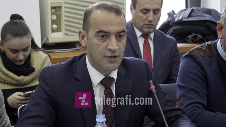 Daut Haradinaj: Kurtit mirë po i rri kravata, por Qeverinë do ta bëjmë ne