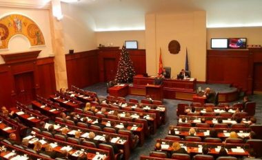 Kuvendi i Maqedonisë së Veriut miratoi ligje për huamarrjen me kredi nga institucionet ndërkombëtare
