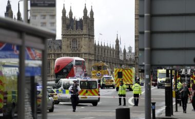 Sulmi në Londër, policia nuk dëshiron të zbulojë emrin e sulmuesit