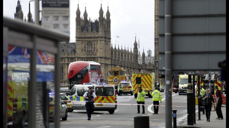 Sulmi në Londër, policia nuk dëshiron të zbulojë emrin e sulmuesit