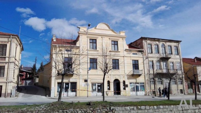 Dëmtohet përsëri Shtëpia e Alfabetit në Manastir (Foto)