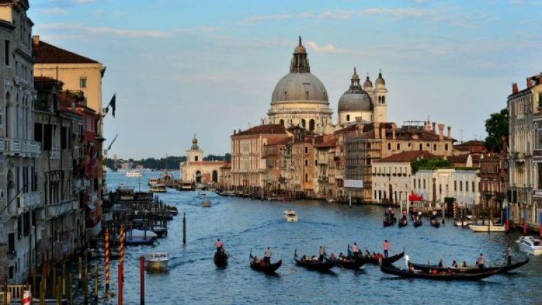 Shqiptarët po blejnë gjysmën e Venedikut, mediet italiane japin alarmin