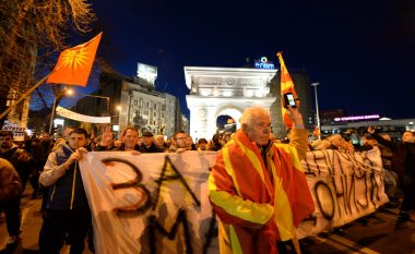 “Administratorët” gjatë orarit të punës pjesë e protestës “Për Maqedoni të përbashkët” (Video)