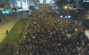 Edhe sonte vazhdojnë protestat kundër Deklaratës shqiptare! (Video)