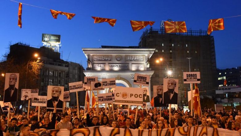 Vazhdon keqpërdorimi i fëmijëve për qëllime politike në Maqedoni (Video)
