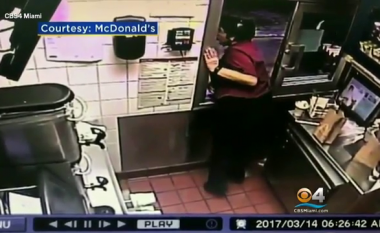 Punonjësi Fast Food e shpëtoi shoferen që kishte humbur vetëdijen (Video)