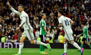 Real Madridi i falet kapitenit Ramos, fitojnë ndaj Betisit dhe kapin kreun në La Liga (Video)