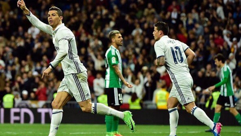 Real Madridi i falet kapitenit Ramos, fitojnë ndaj Betisit dhe kapin kreun në La Liga (Video)