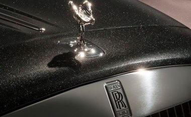 Rolls-Royce Ghost, i mbuluar me njëmijë diamante të shtypura (Foto)