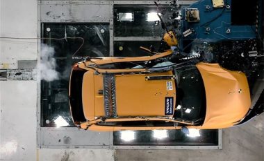 Testi i përplasjes dëshmon se sa i sigurt është Volvo XC60 (Video)