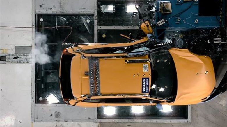 Testi i përplasjes dëshmon se sa i sigurt është Volvo XC60 (Video)