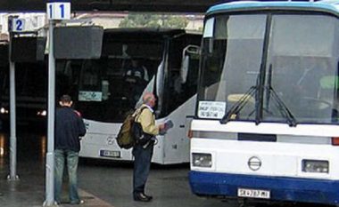 Ulet numri i udhëtarëve në transportin rrugor, rritet në atë ajror