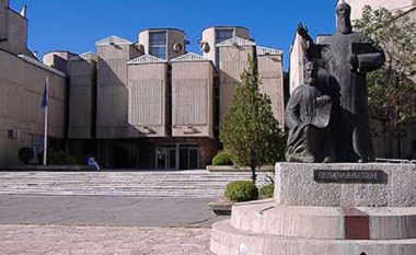 Katedra e shqipes pa gjysmën e profesorëve në UKM në Shkup