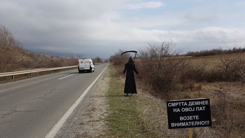 Vozitni kujdesshëm sepse ‘Vdekja u kanoset në këtë rrugë’ (Foto)