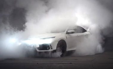 Zhurma “kërcënuese” e Honda Civic Type R (Video)