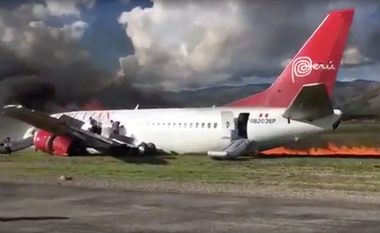 Aeroplani me 140 pasagjerë del jashtë pistës, përfshihet nga zjarri pas uljes në aeroport (Video)