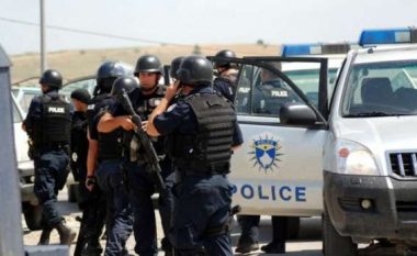 Bastisje në Ferizaj, policia konfiskon armë dhe municion