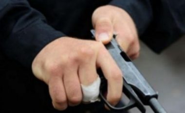 Të shtëna me armë zjarri në Prishtinë, plagoset një person