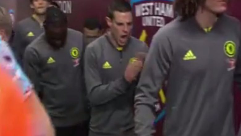 Azpilicueta motivon bashkëlojtarët ndaj West Hamit, kapiteni i ardhshëm? (Video)