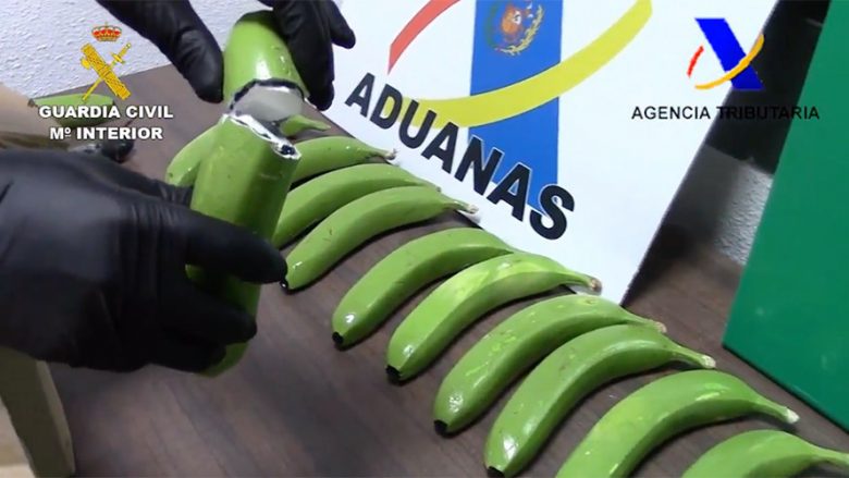 Këto “banane” janë të mbushura me drogë, janë kapur nga policia spanjolle (Video)
